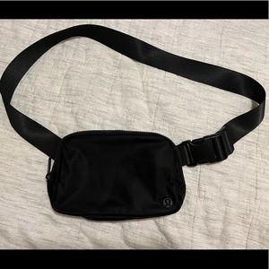 Lululemon Everywhere Belt Bag
